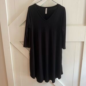 Zenana Outfitters Black Dress 3/4 Sleeve Relaxed Fit Pockets V Neck Size M Flowy